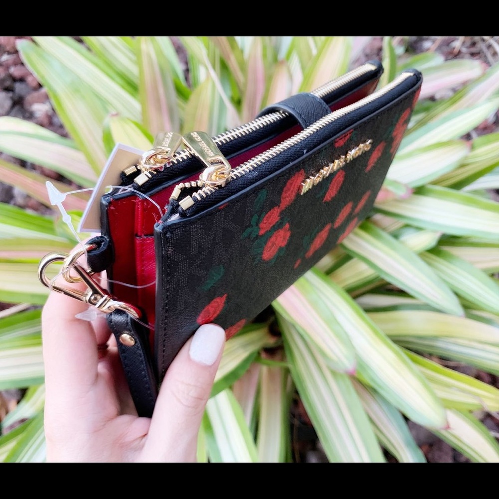 👜💕-Michael Kors large satchel and Wallet - Picture 3 of 4